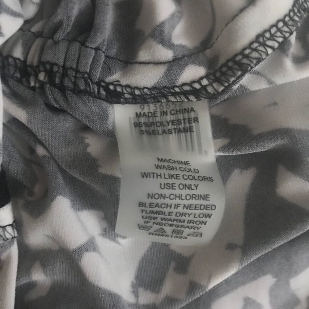 Vince Camuto Sleeveless Confetti Print Blouse Top - Picture 4 of 5